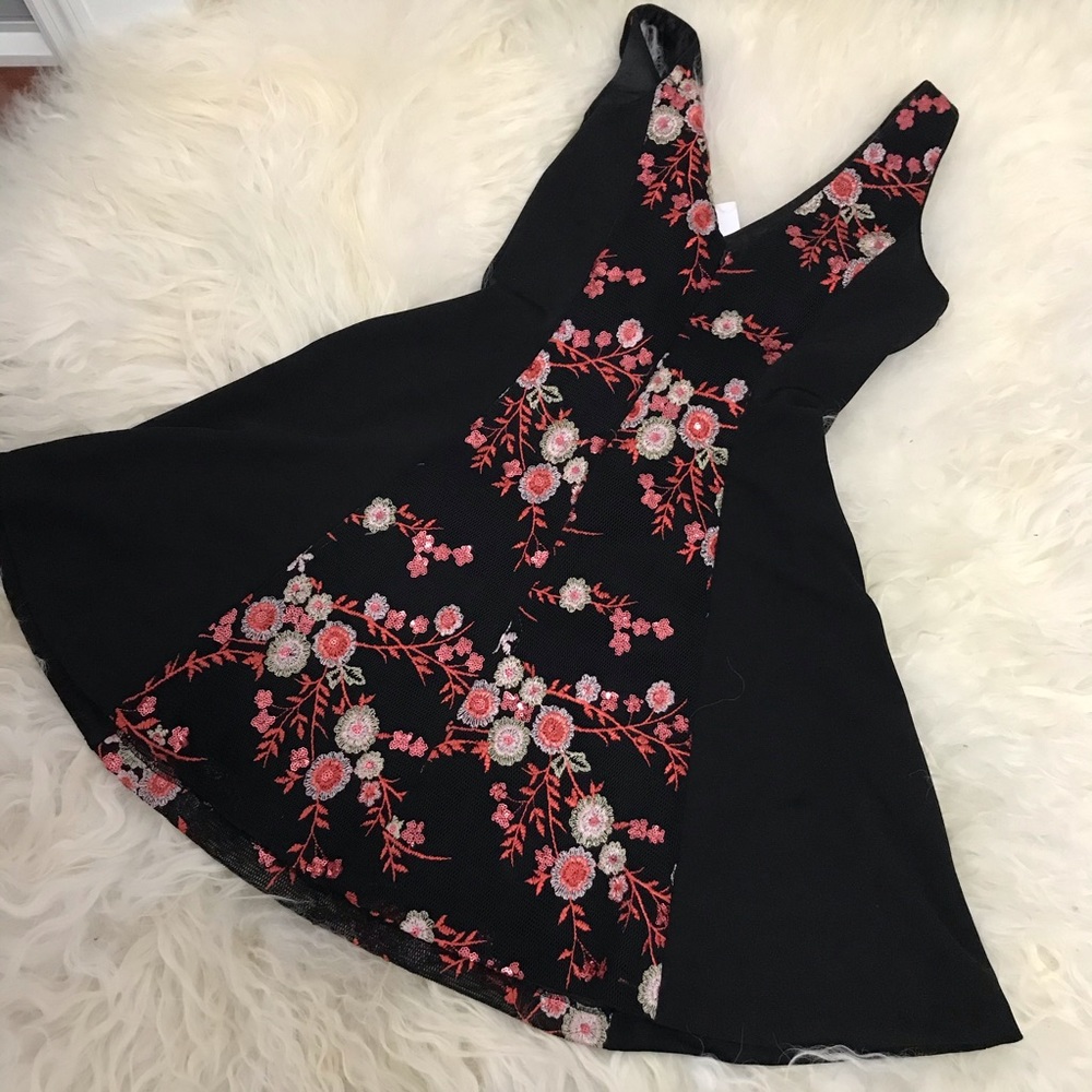 BELLE BADGLEY MISCHKA Paz Sleeveless Mini Dress - Picture 7 of 7